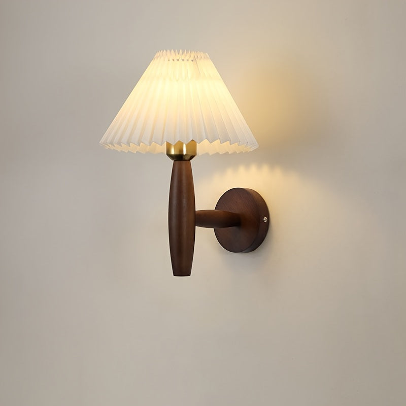 Applique da parete nordica in legno - paralume in tessuto plissettato