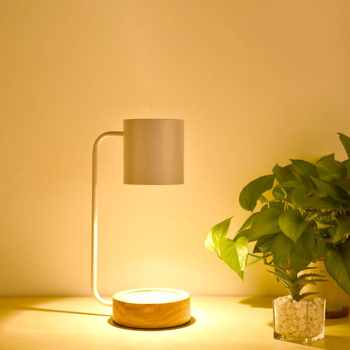 Japansk minimalistisk bordslampa — massiv träbas, polerad stålskärm