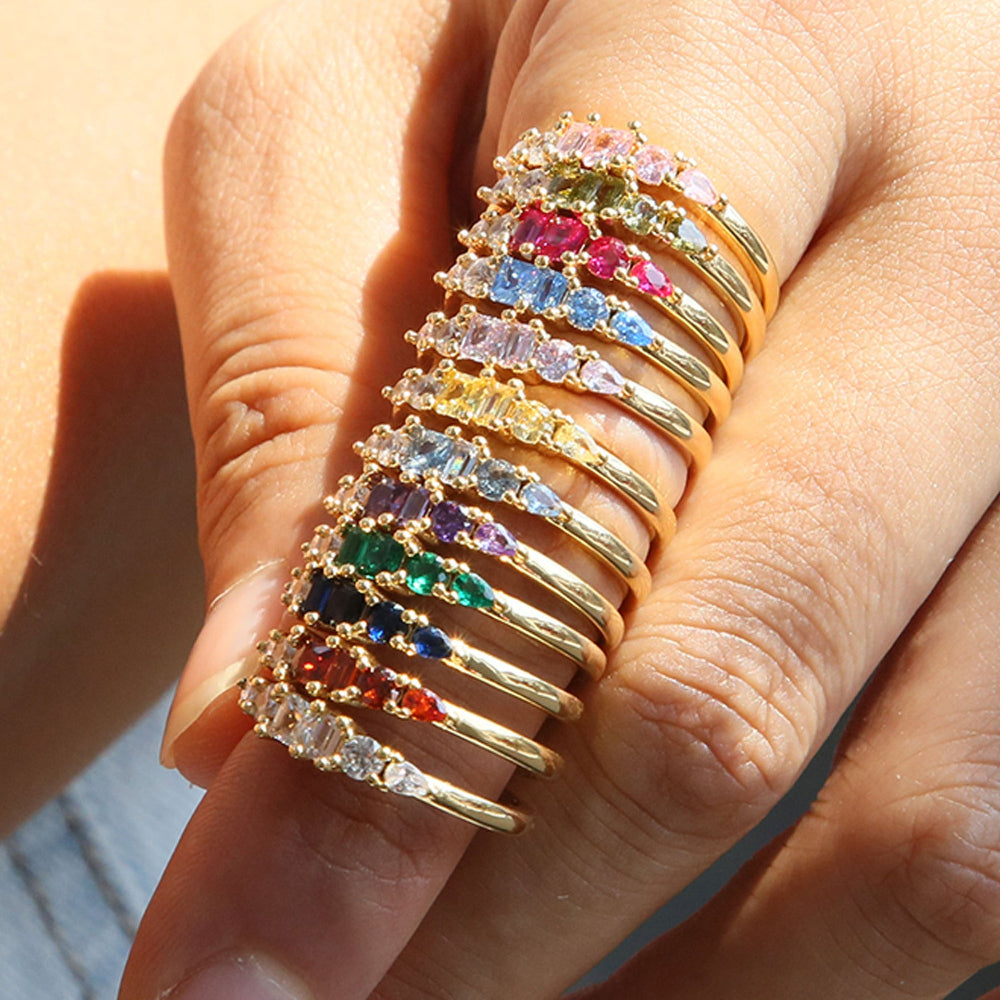 Boho vrstvené zlaté prsteny — měděné pásky s pozlacením 18K a pestrobarevnými kamínky