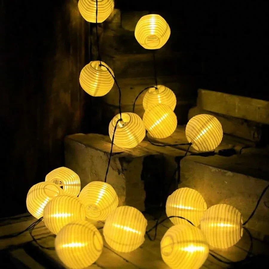 Solarbetriebene LED-Lichterkette für den Außenbereich zur Dekoration von Garten und Party | meowbutter
