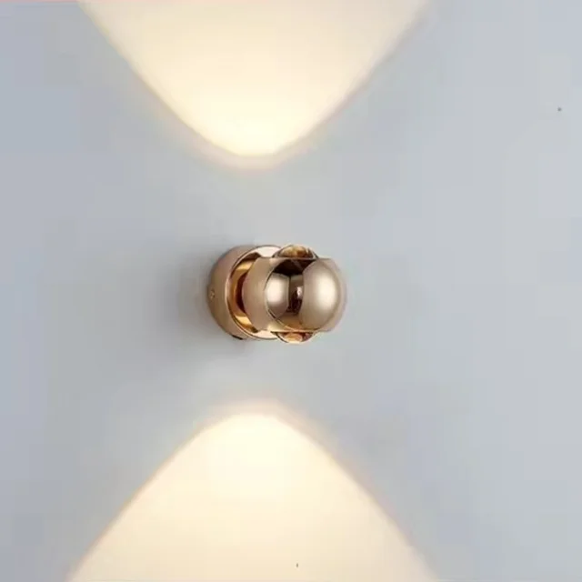 PureLight - 180 ° rotatable wall light