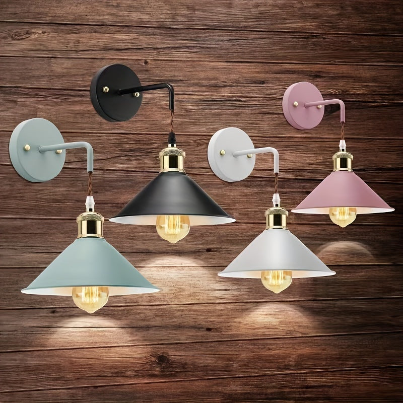 Industriell vegglampe i oljepolert metall — halvplan innfatning, solid ramme, fast tilkobling
