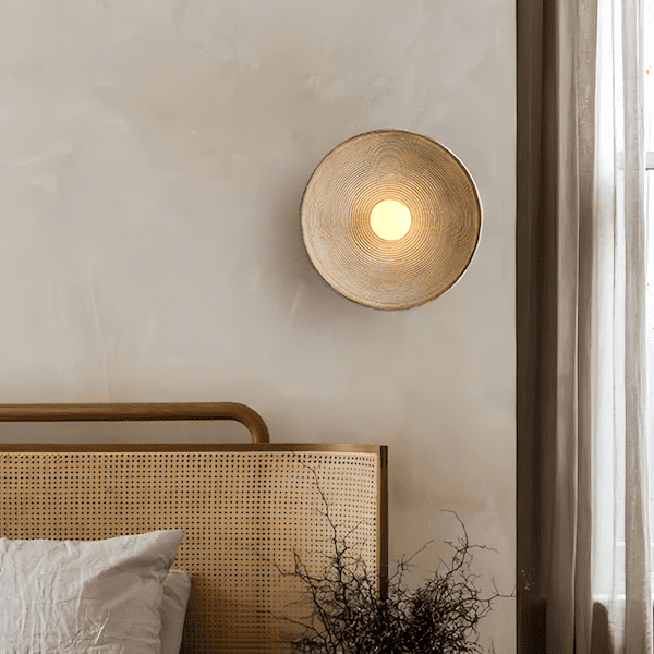 Applique da parete LED artigianale - struttura scolpita effetto venatura del legno, luce ambientale soffusa