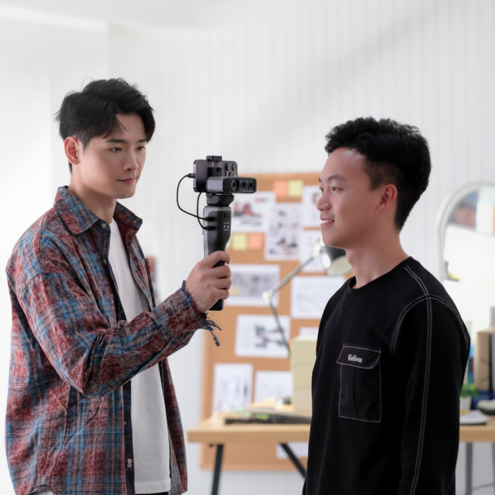 Compact Desktop 3D Scanner — High Accuracy Scanning with AI Visual Tracking