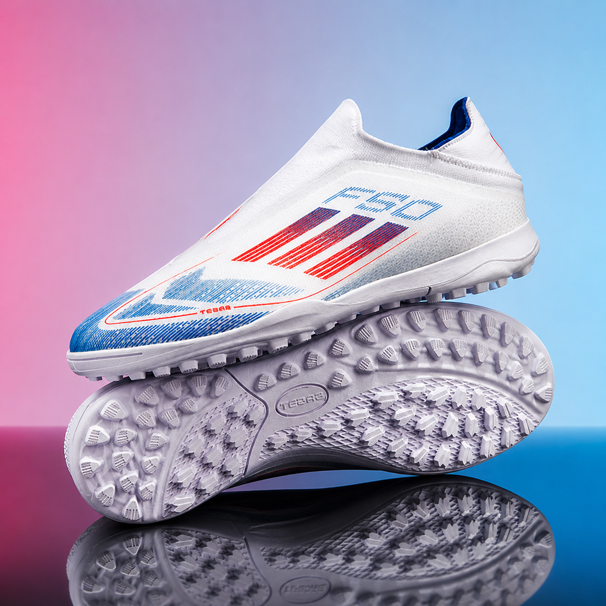 Scarpe da calcio per la Coppa del Mondo - tomaia rinforzata e resistente, vestibilità affusolata a taglio basso