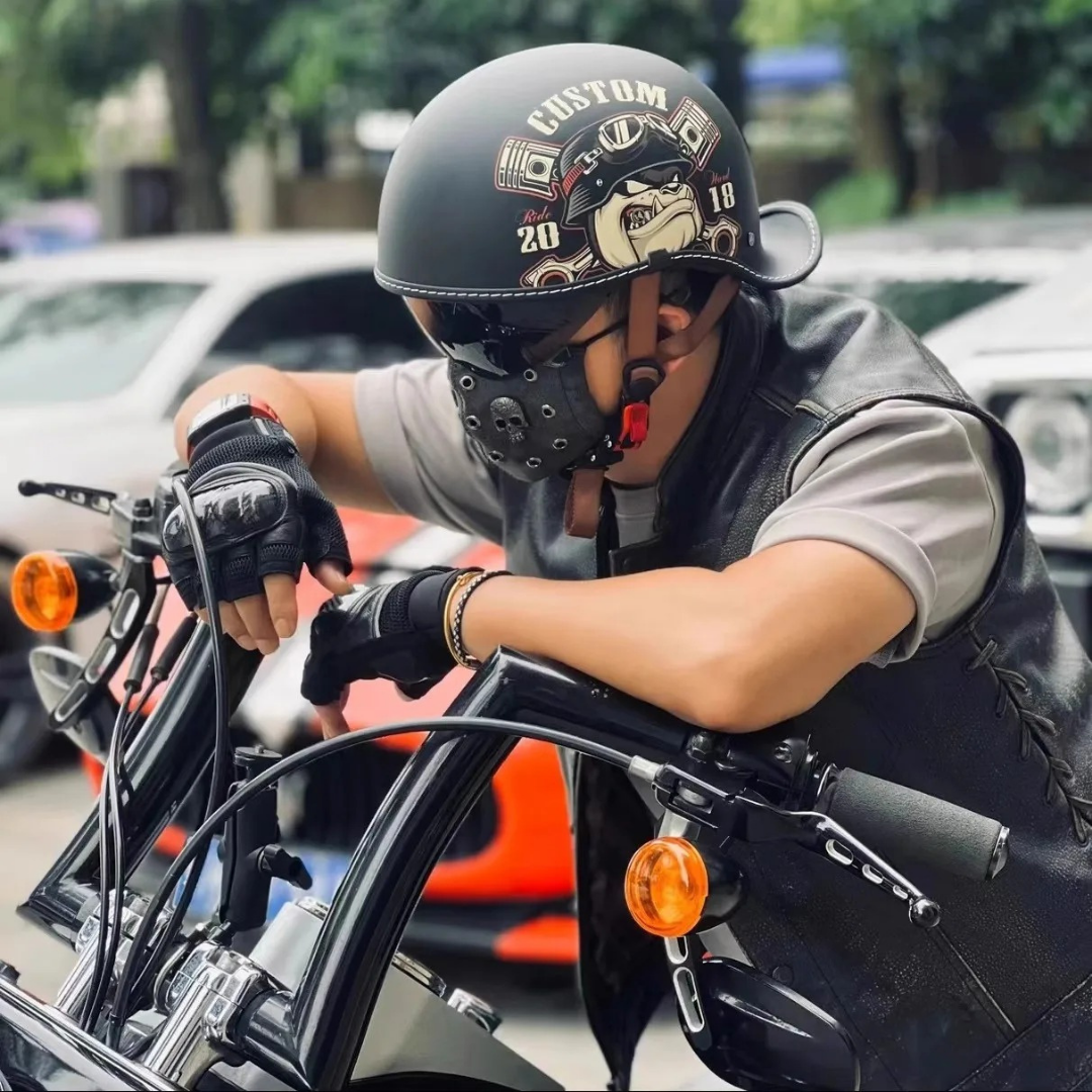 Casco Retro con Cola Levantada – Edición Vintage Cruiser - Meowbutter