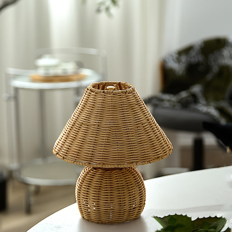 Bamboo Woven Desk Lamp — USB Powered, Cylindrical Shade, Low-Glare Illumination