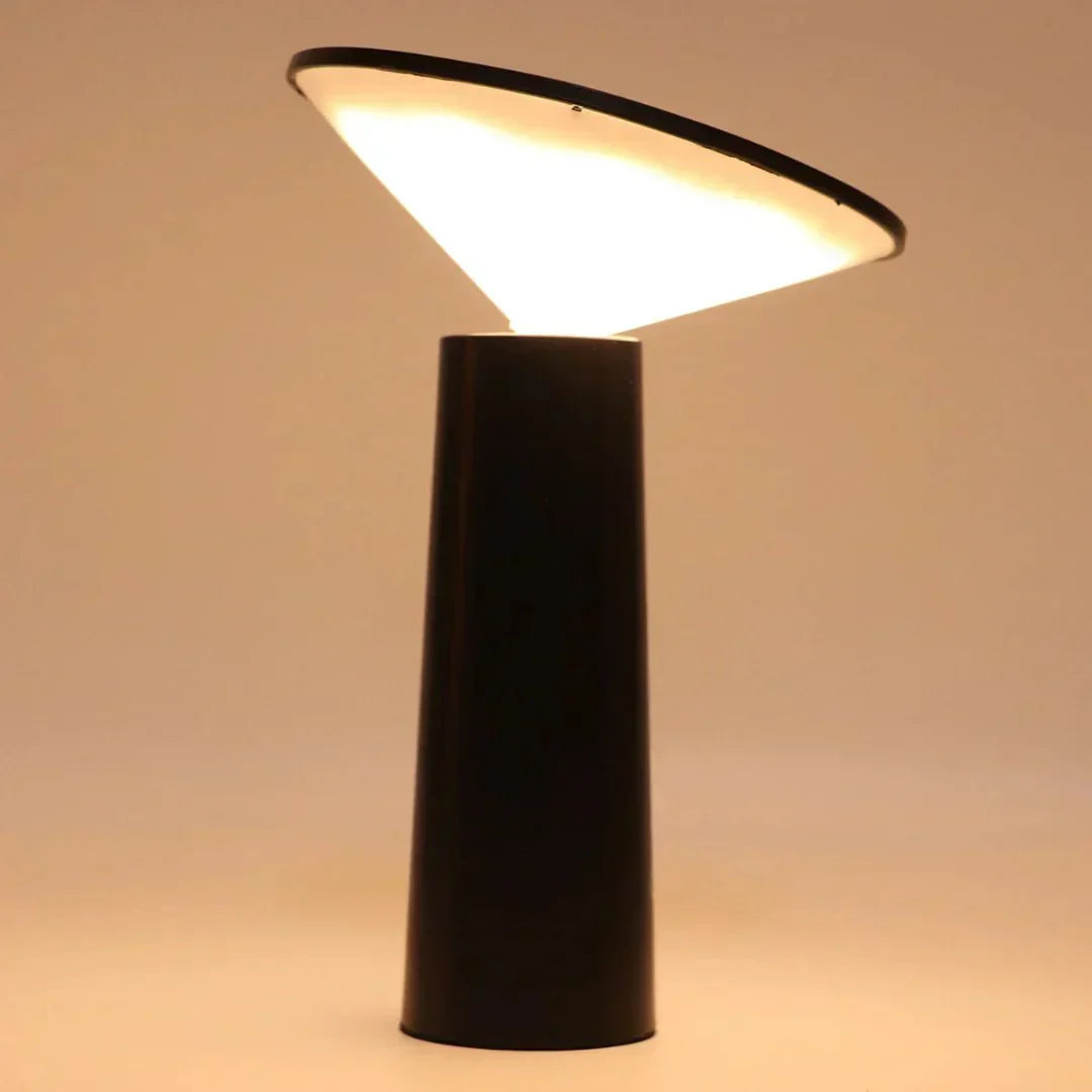 Aurora Libra dimbar bordlampe - avsmalnende kjegle, vinklet frontpanel