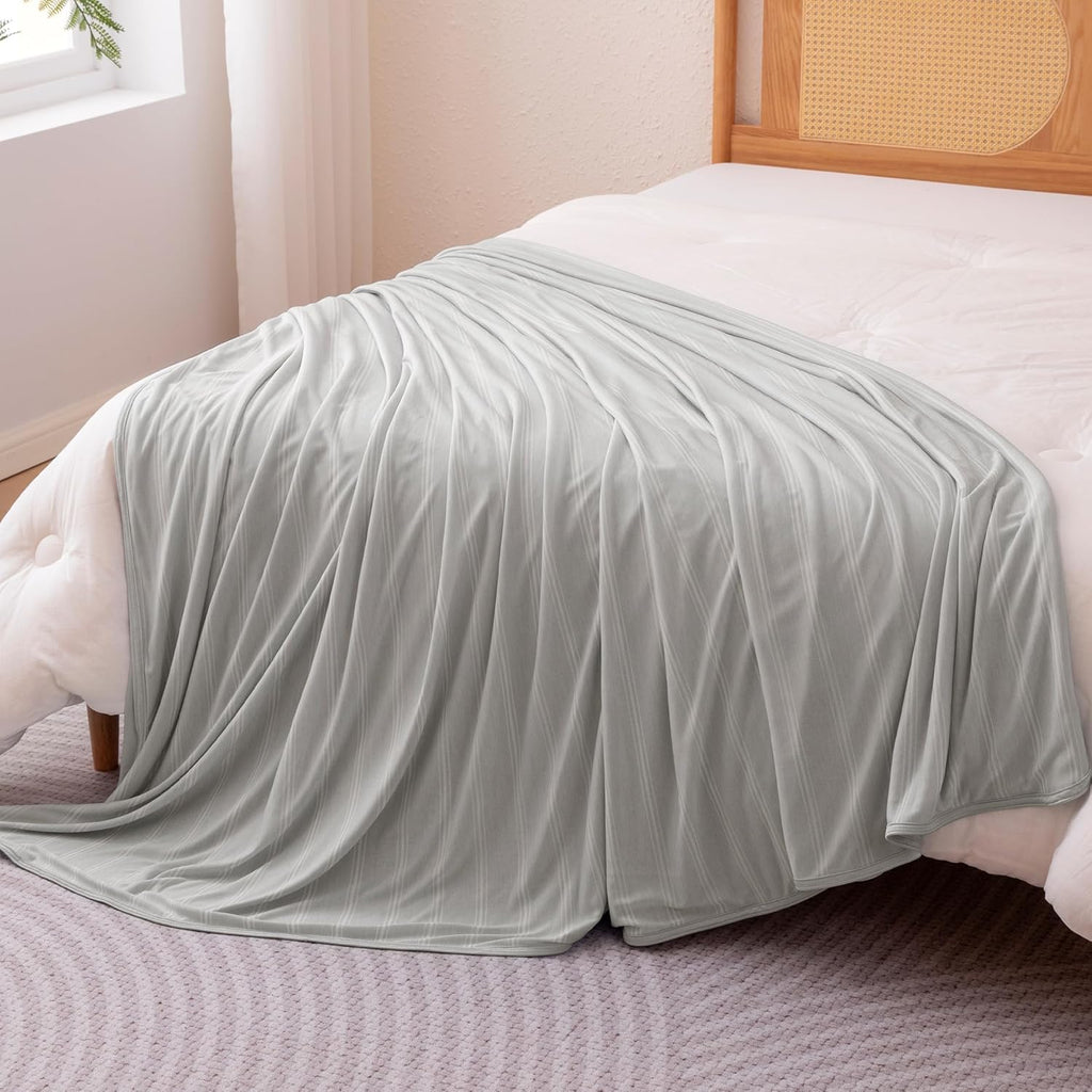 Cozy Comfort Wendedecke mit Streifen — Leichte, kühlende Decke