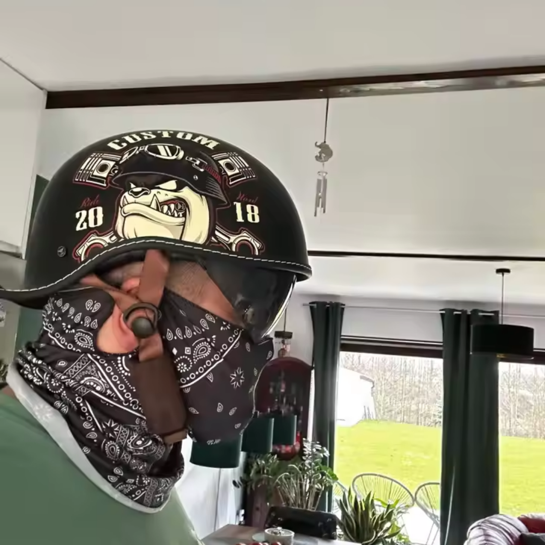 Casco Retro con Cola Levantada – Edición Vintage Cruiser - Meowbutter