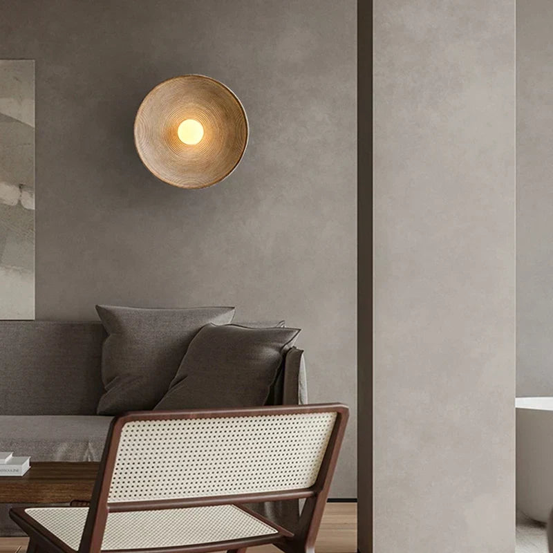 Applique da parete LED artigianale - struttura scolpita effetto venatura del legno, luce ambientale soffusa