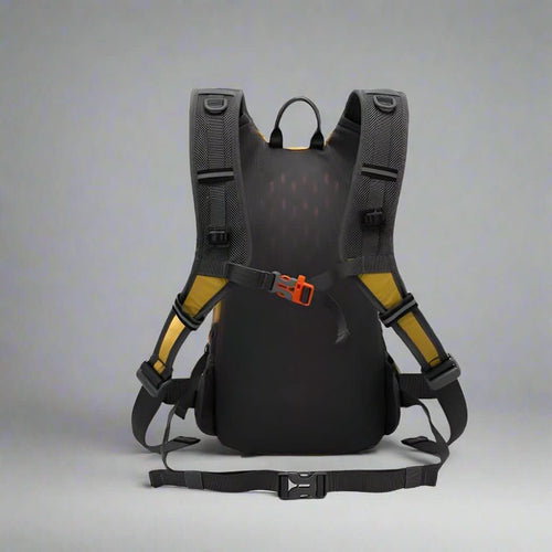 תיק יום עמיד למים AdventureLite בנפח 20 ליטר — תמיכה ארגונומית, פרופיל דק וקל משקל
