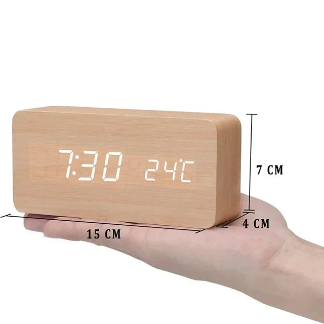 ساعة منبّه LED من WoodWatch مزوّدة بالتحكم الصوتي — هيكل بلمسة خشبية واقعية
