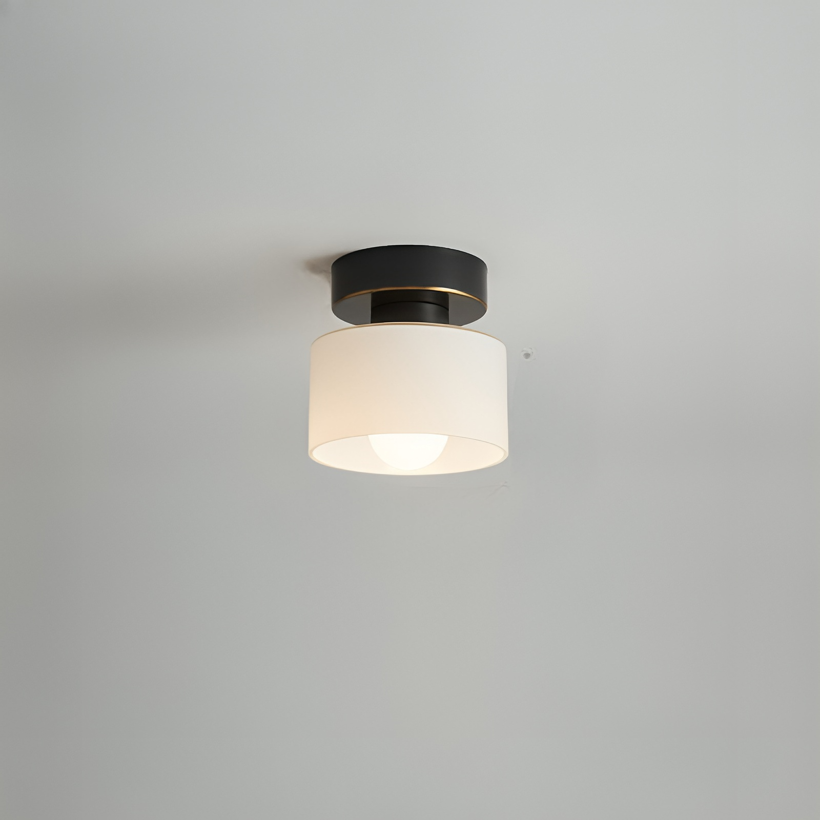 Lampada da soffitto in metallo Bauhaus con finitura oro, design compatto