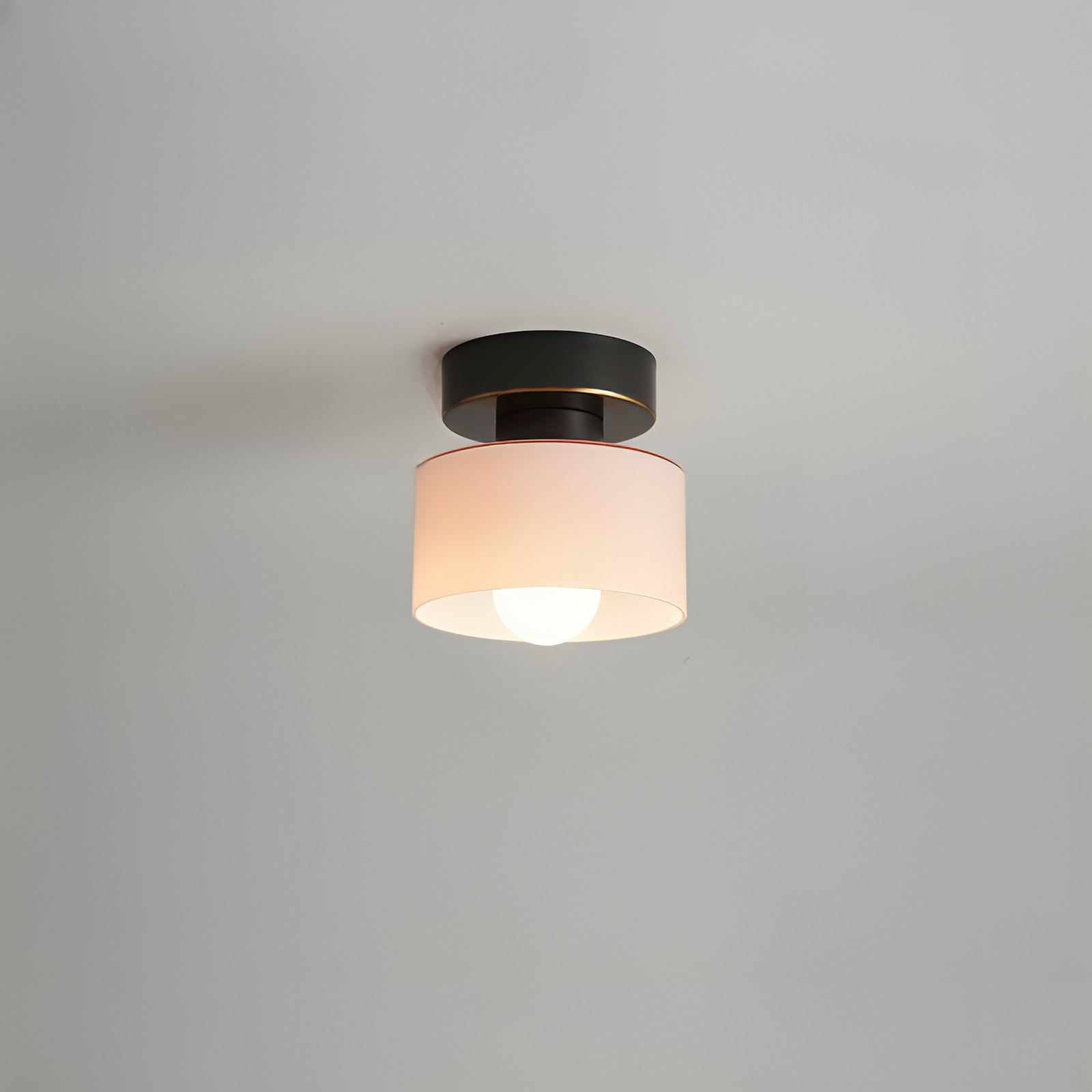 Lampada da soffitto in metallo Bauhaus con finitura oro, design compatto