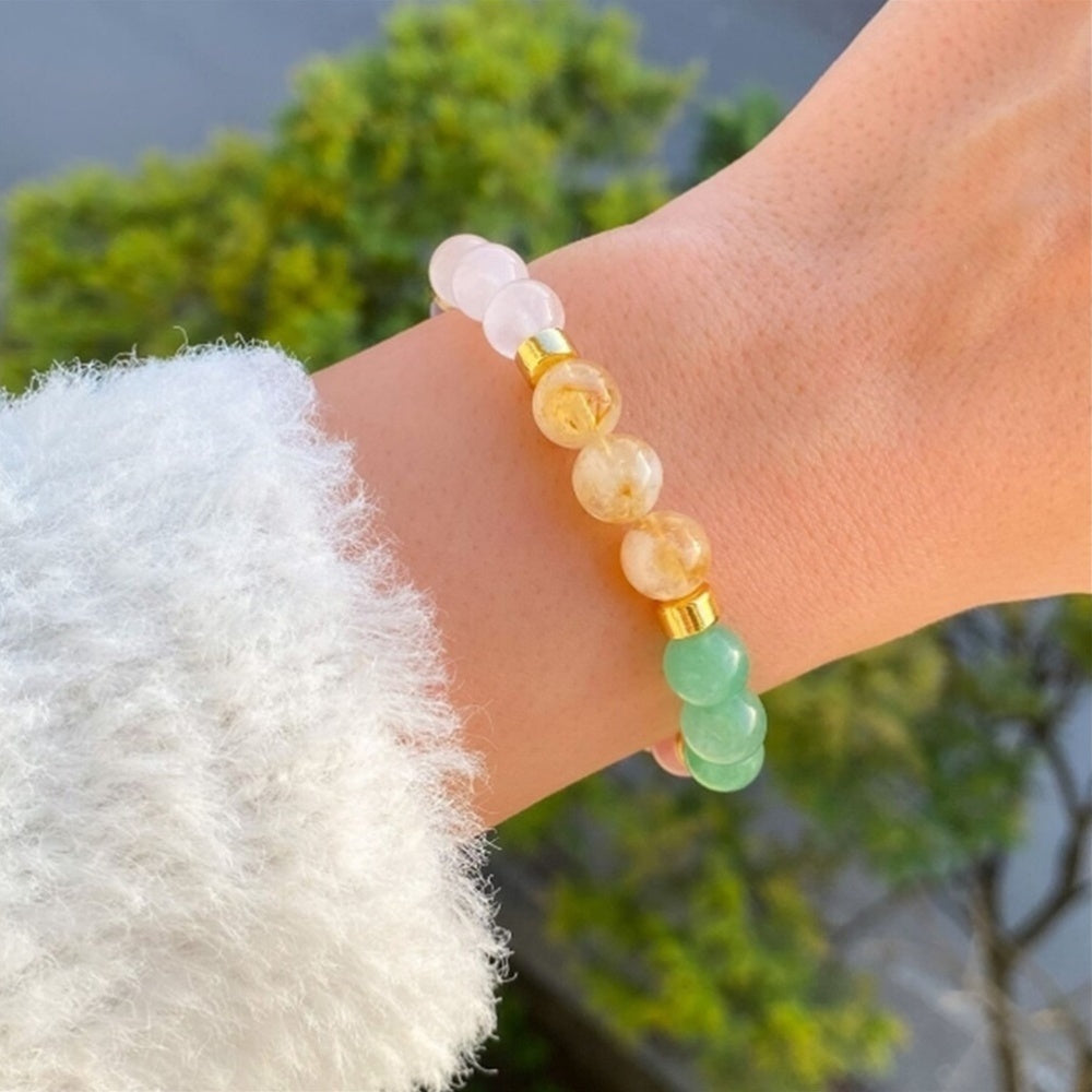 Pulseira elástica com pedra do mês de nascimento — contas de pedra natural, detalhes celestiais