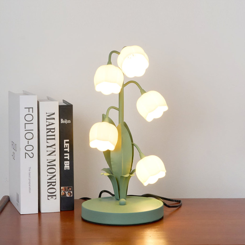 Bell-Orchideen-Tischlampe — floraler Tulpenschirm, Sockel aus Metall und Polycarbonat