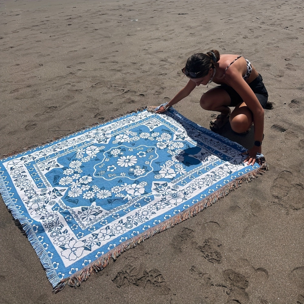 Boho Blue Daisy Bloom Travel Throw — Soft Microfiber, 51 by 63 Inches