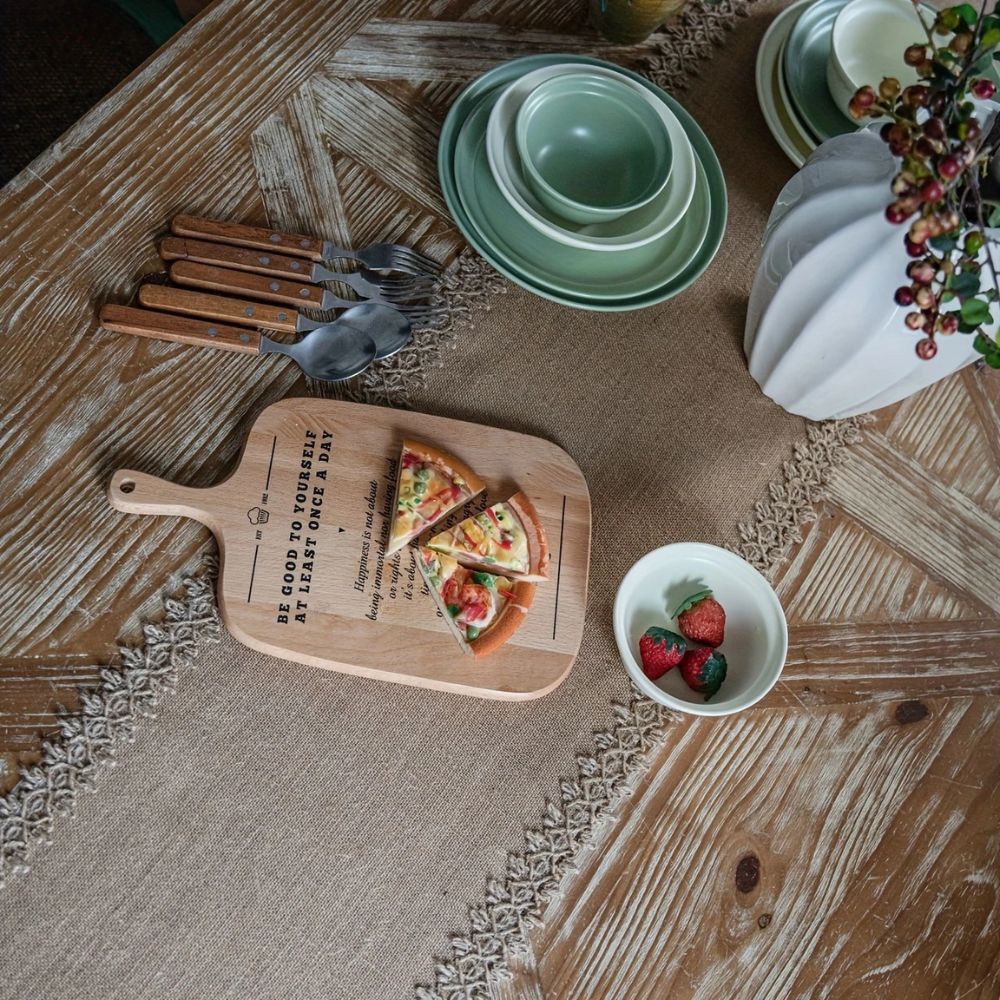 Natürlicher Boho-Jute-Tischläufer für rustikale Esszimmerdekoration
