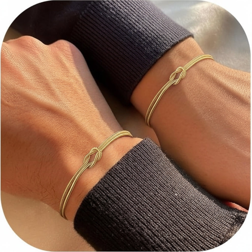 Justerbart armband med flera kedjor — central tvinnad knut