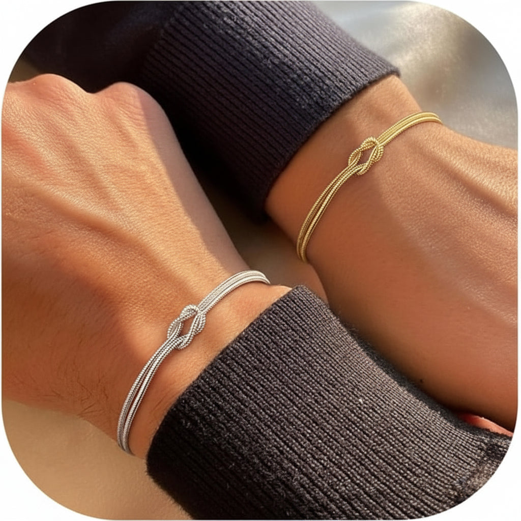 Justerbart armband med flera kedjor — central tvinnad knut