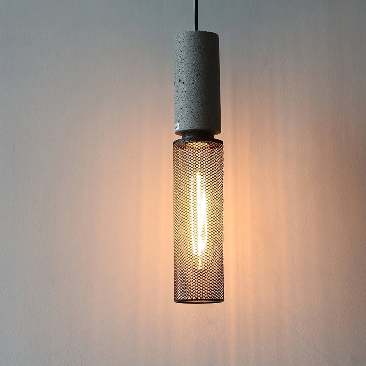 Lámpara colgante industrial de hormigón — Malla metálica cortada con láser, LED