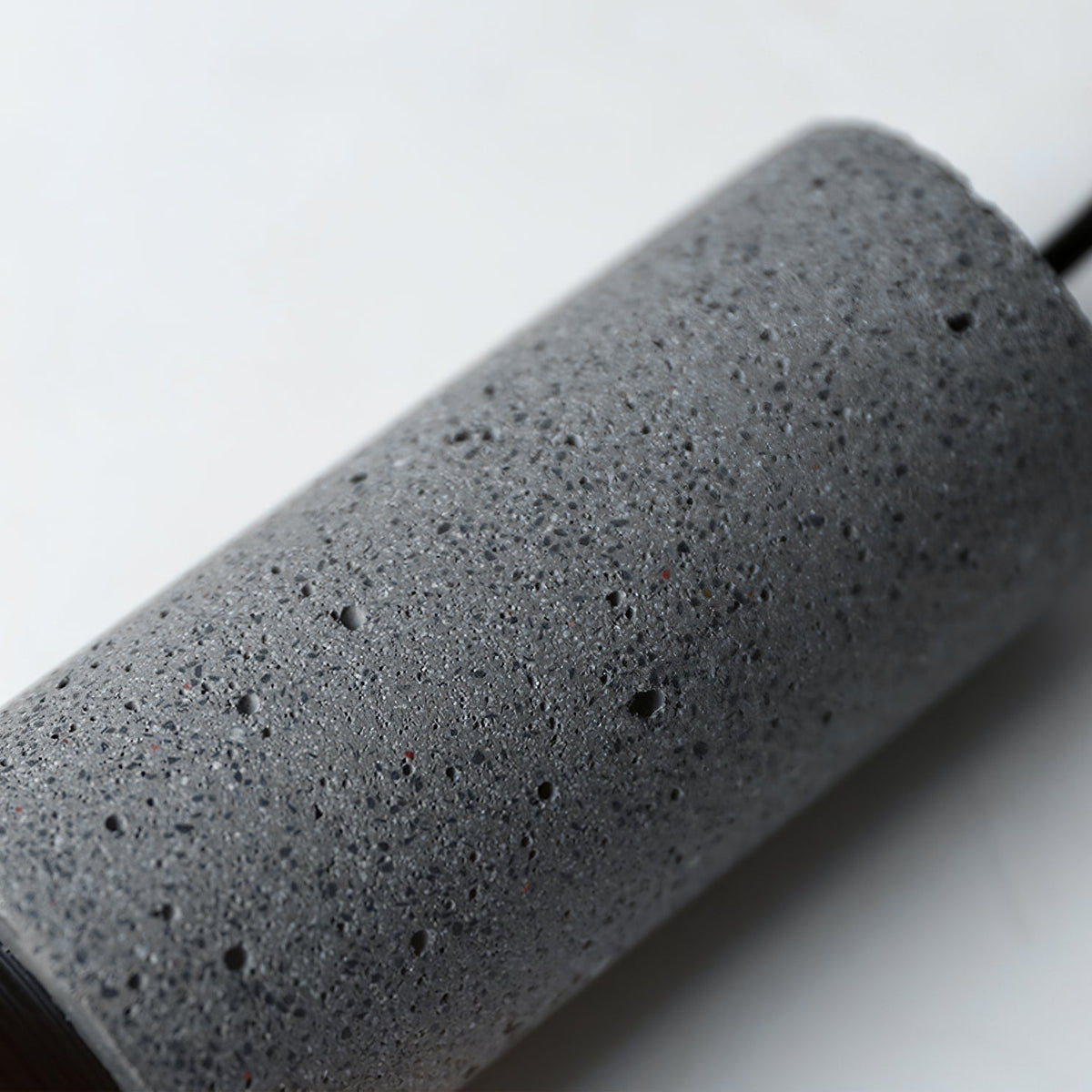 Lámpara colgante industrial de hormigón — Malla metálica cortada con láser, LED