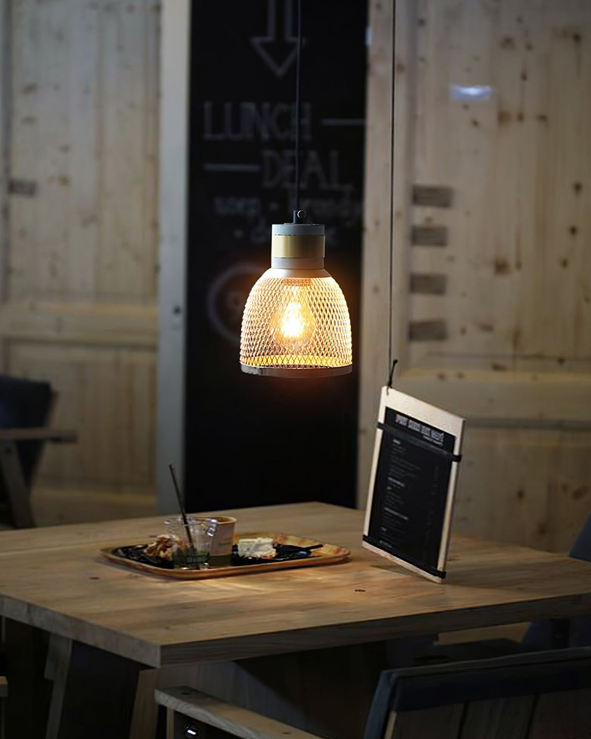 Lámpara colgante industrial de hormigón — Malla metálica cortada con láser, LED