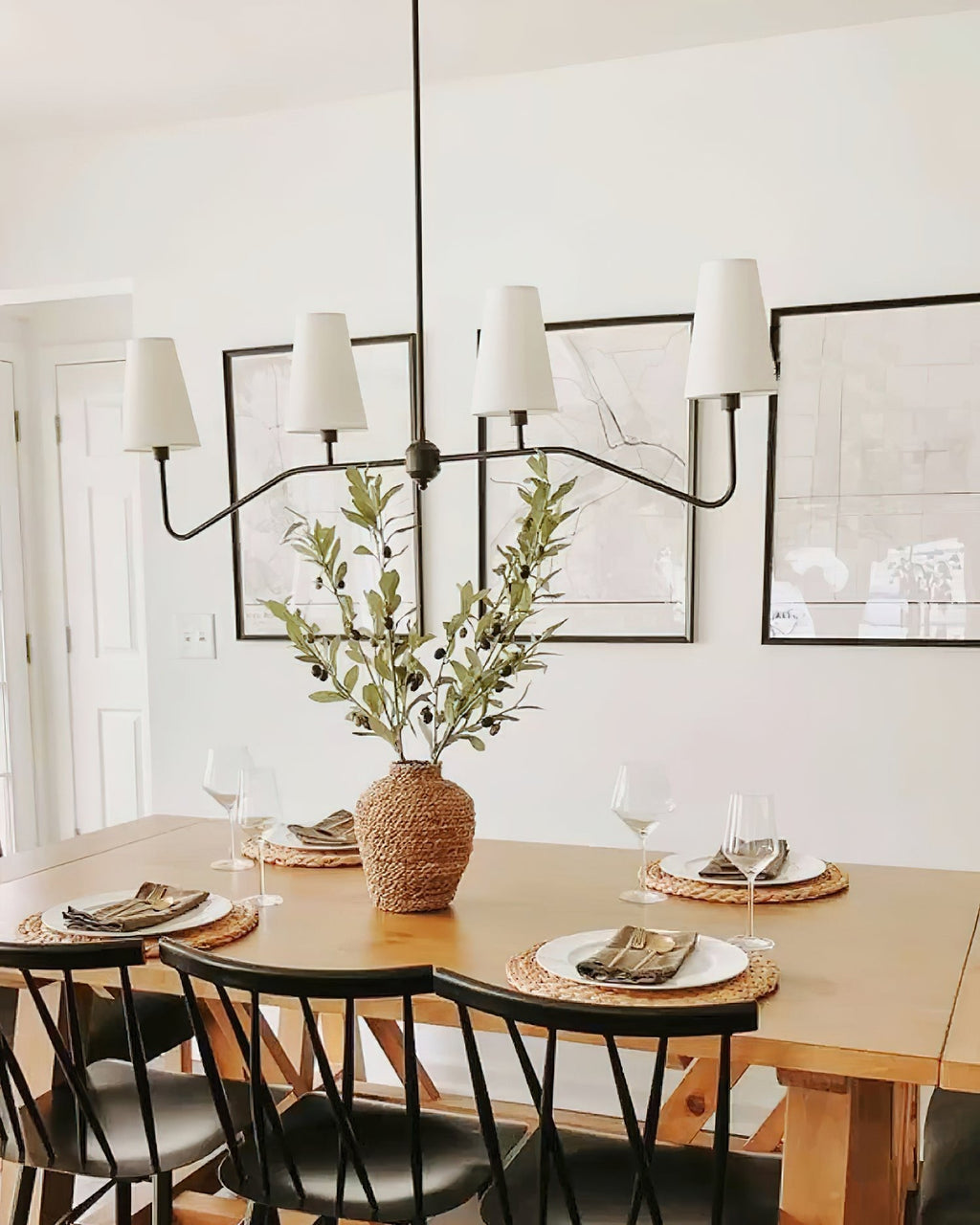 Lámpara de araña de latón con cuatro luces y altura ajustable, diseño moderno