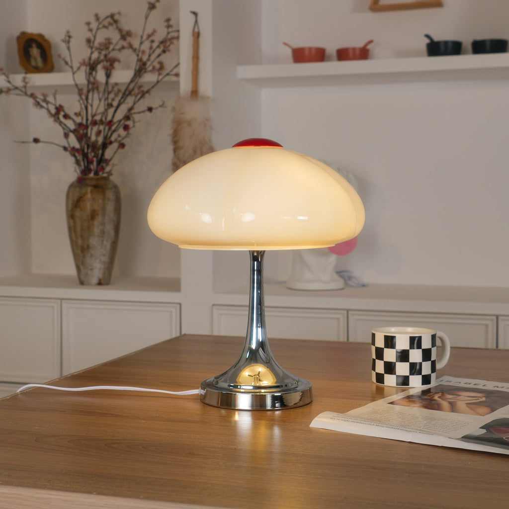 Lámpara de mesa moderna de metal y vidrio con acabado cromado