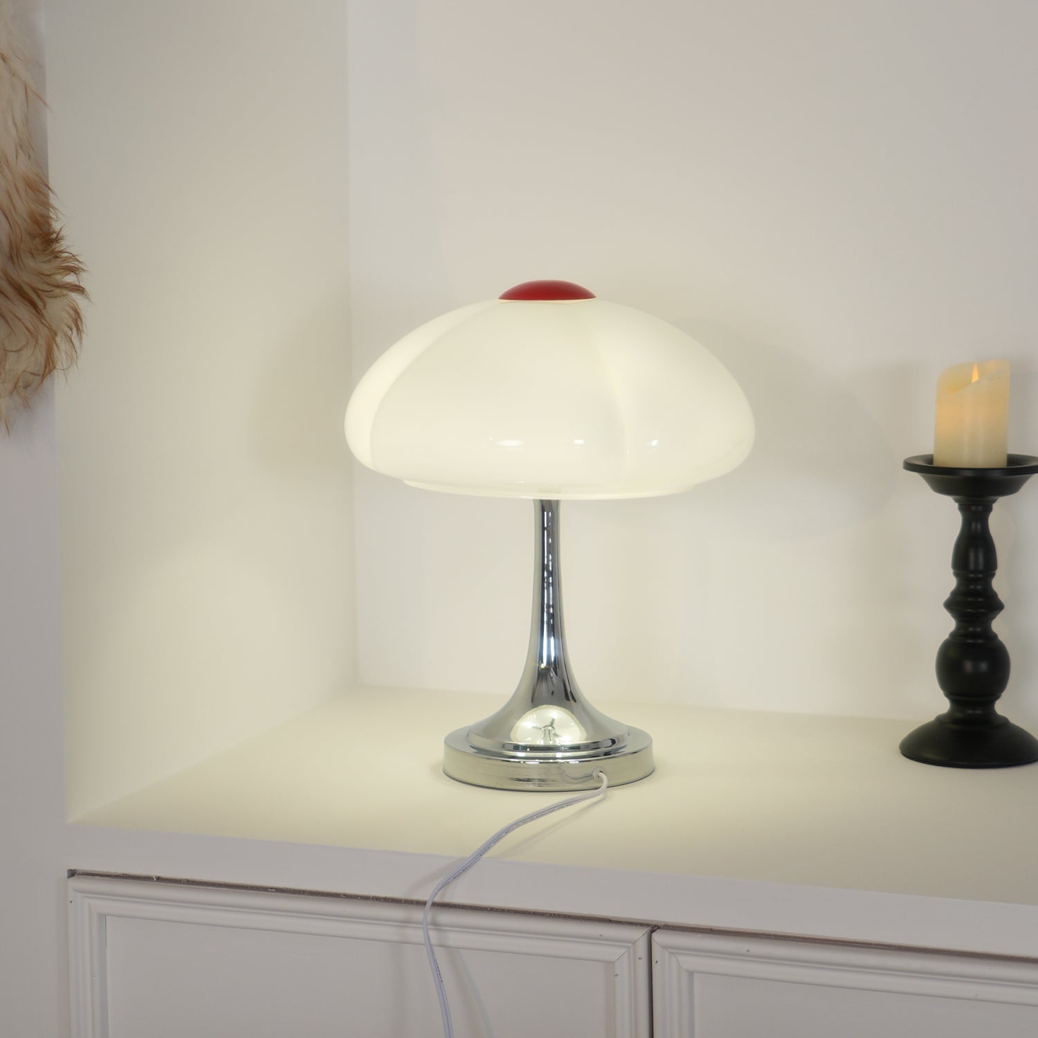 Lámpara de mesa moderna de metal y vidrio con acabado cromado