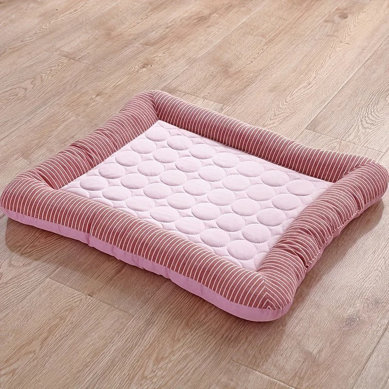 CoolPaws Relaxmat-åndbar køleseng — aktiv termoregulering, design i gulvhøjde