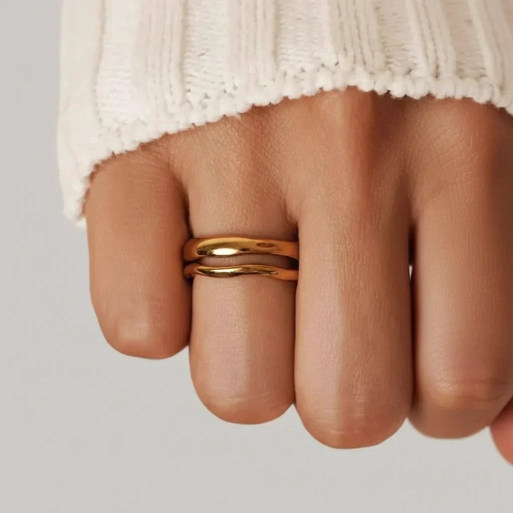 Anello minimalista in acciaio inossidabile — Finitura dorata liscia