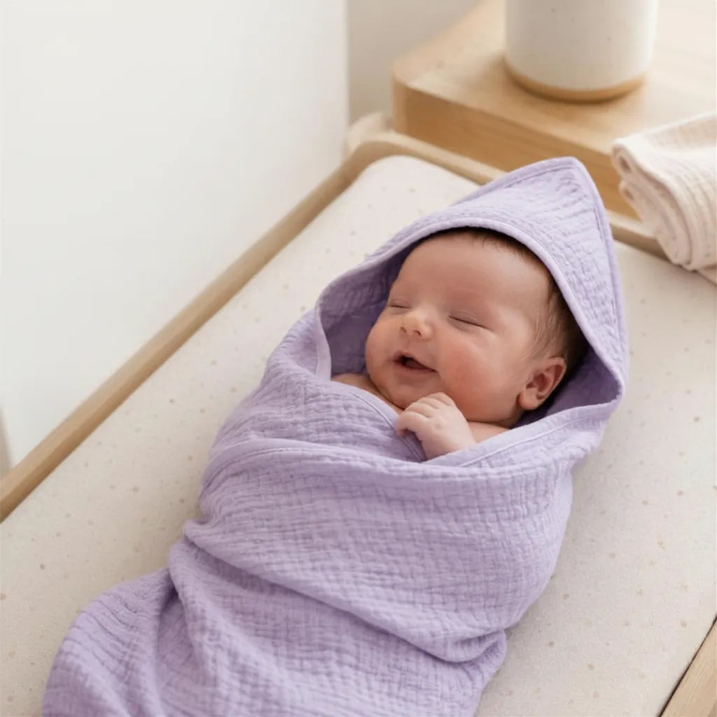 The Fleece Company hætteklæde i muslin til baby til badetid