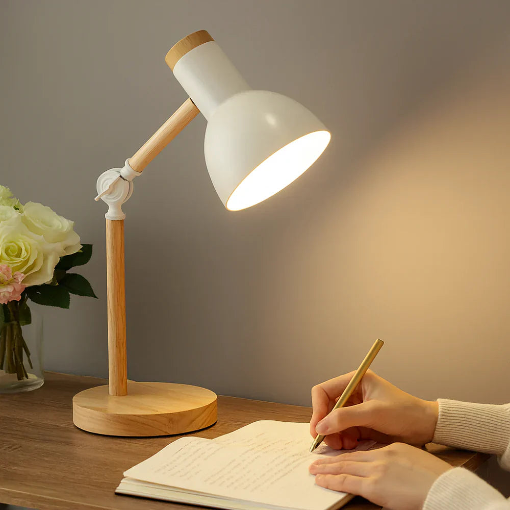 Verstellbare Schreibtischlampe aus Holz im nordischen Stil | Meowbutter