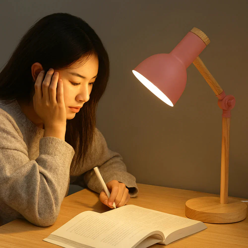 Verstellbare Schreibtischlampe aus Holz im nordischen Stil | Meowbutter