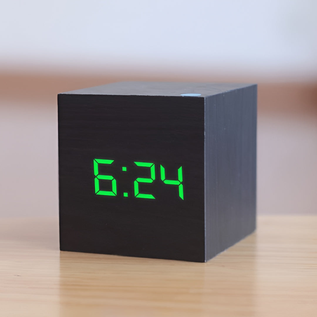 Digital väckarklocka med LED-display, skrivbordstemperaturmätare och timer | Meowbutter