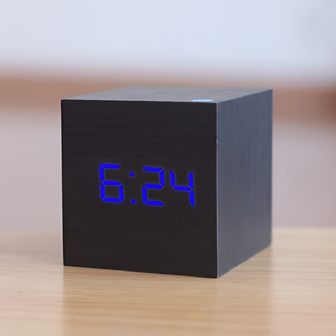 Digital väckarklocka med LED-display, skrivbordstemperaturmätare och timer | Meowbutter