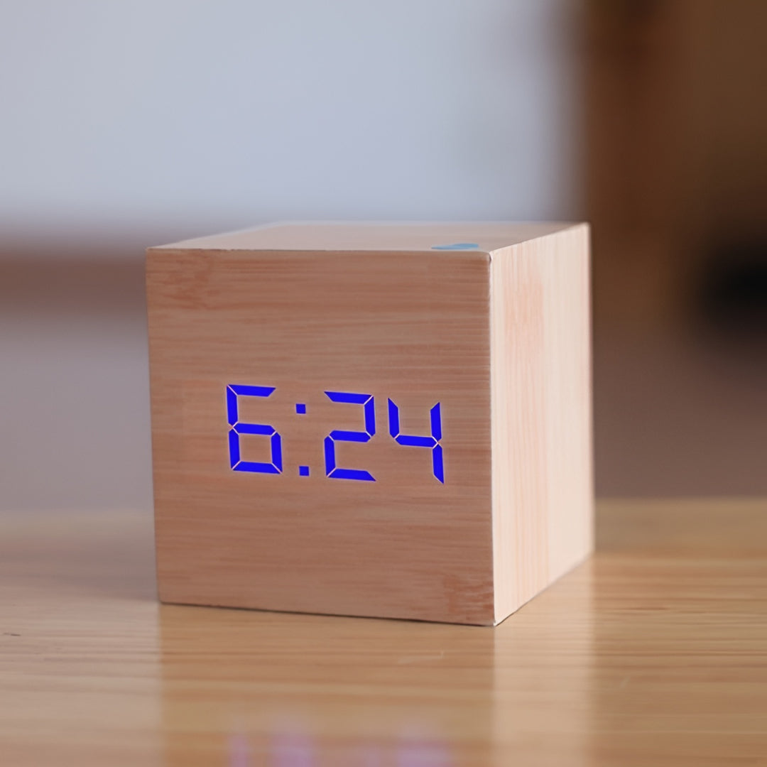 Digital väckarklocka med LED-display, skrivbordstemperaturmätare och timer | Meowbutter