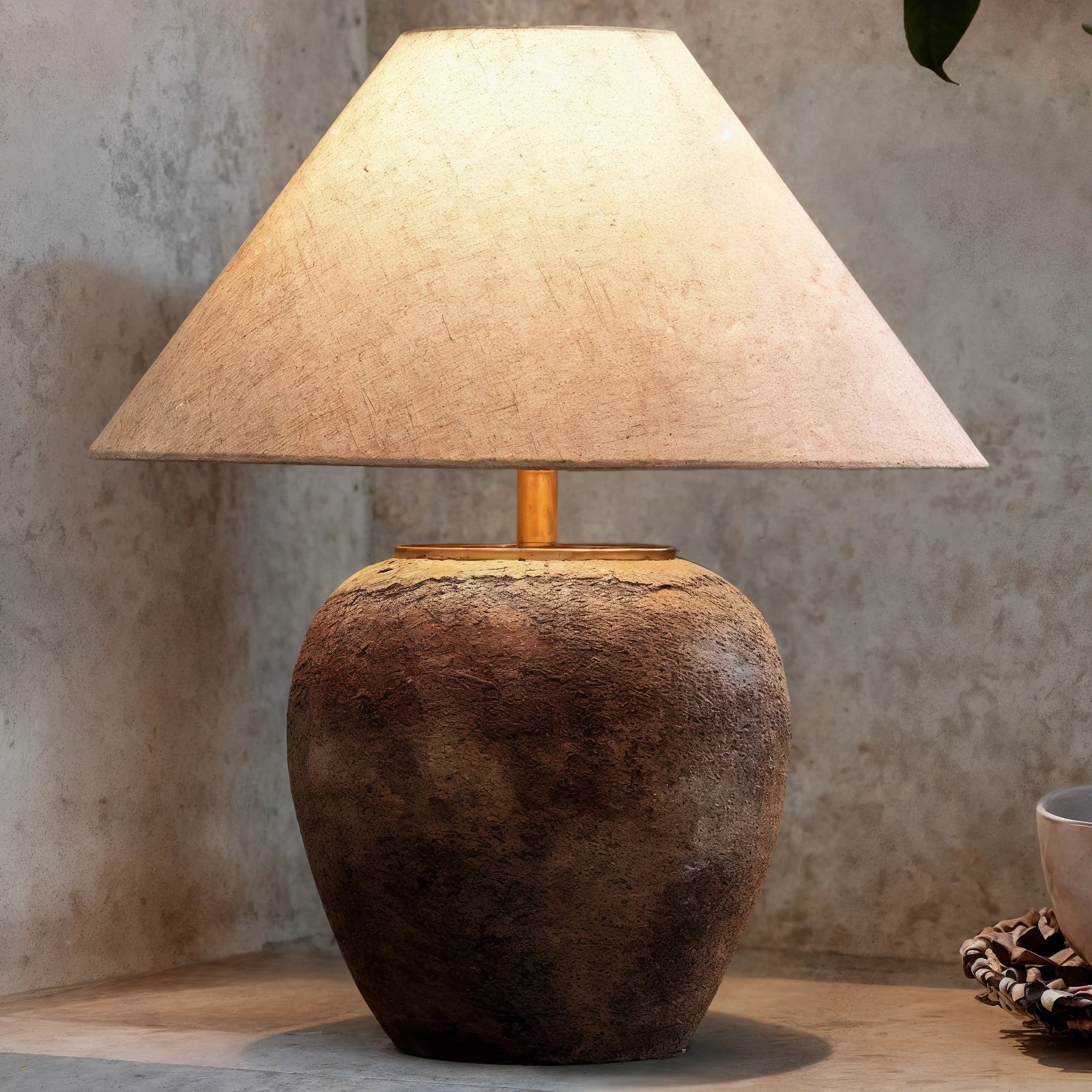Elegant Warm Light From Elderly LED Table Lamp For Living Rooms