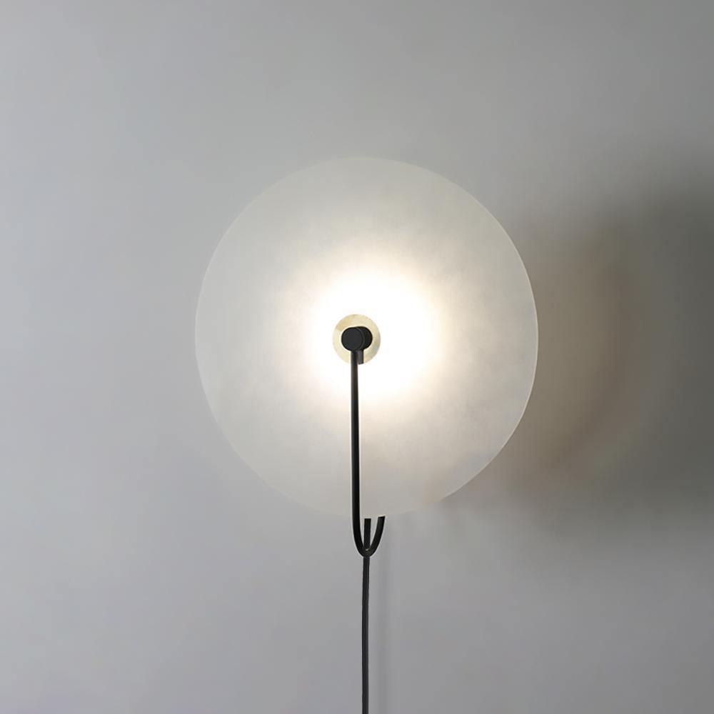 Elegant justerbar LED-væglampe med alabasterskærm