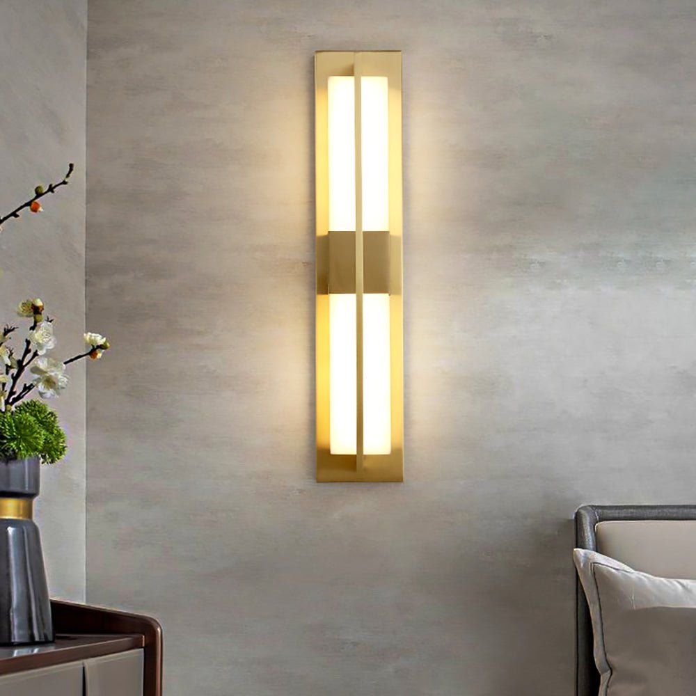 Mosazné a alabastrové LED nástěnné svítidlo pro elegantní osvětlení chodby a obývacího pokoje