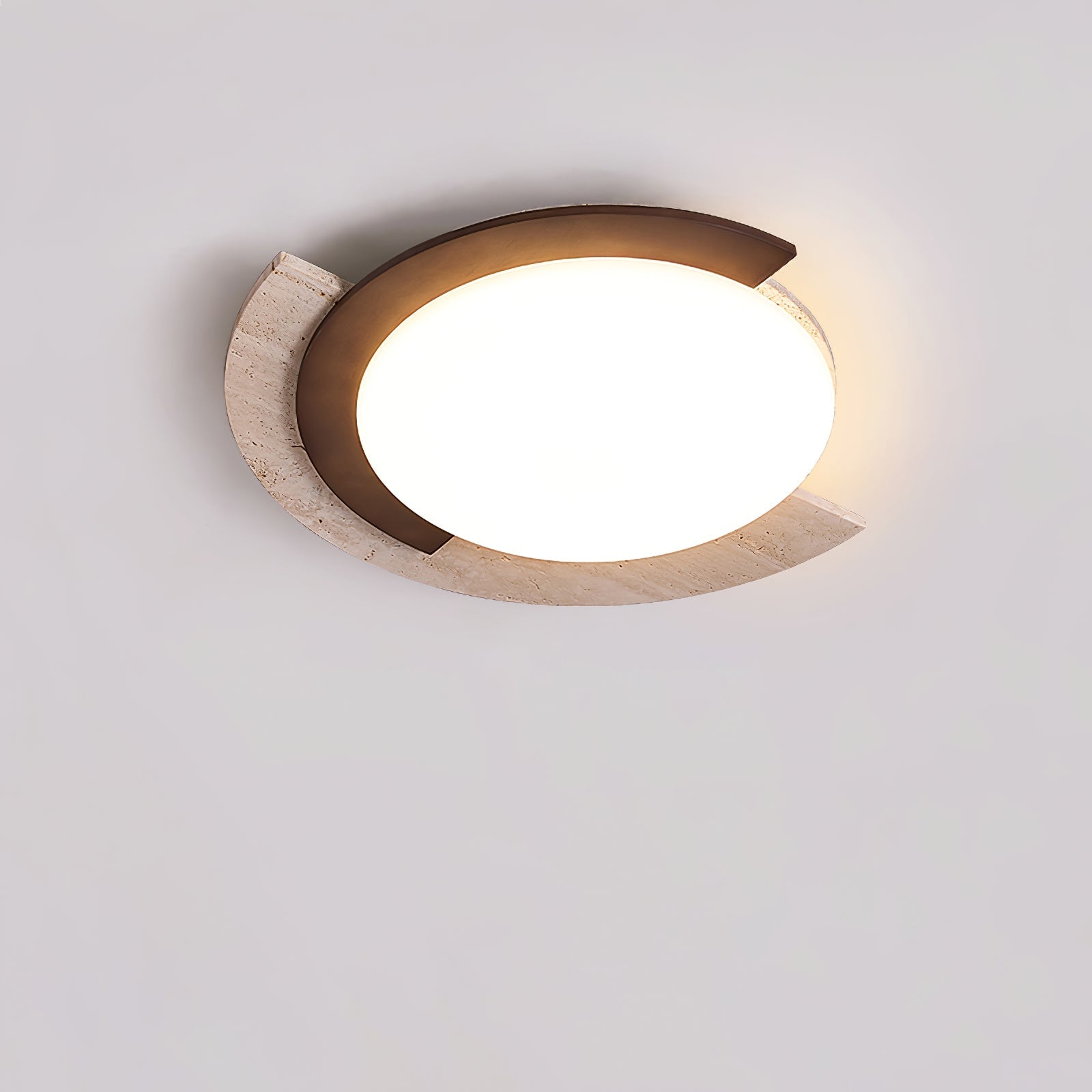 Elegante dimbare boogplafondlamp met gele travertijn