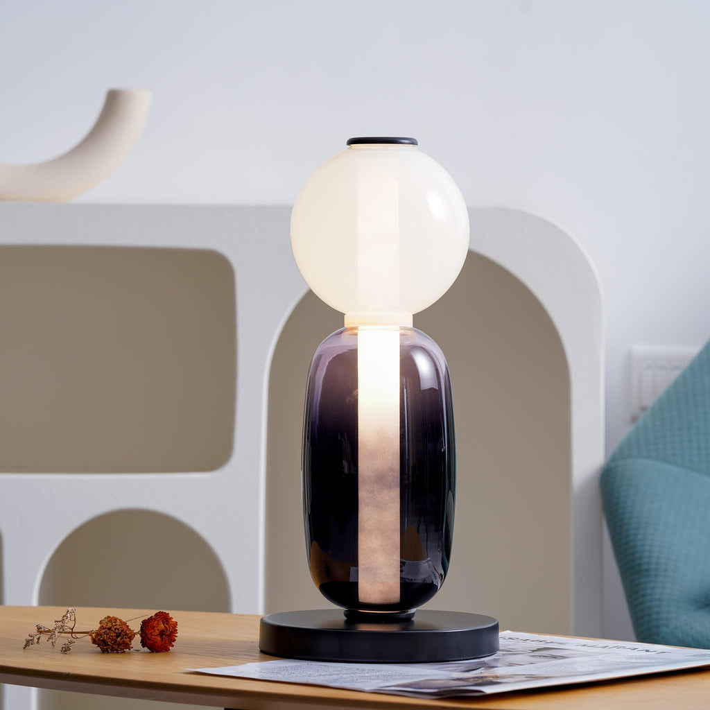 Pebbles glasbordlampe med integreret LED-belysning