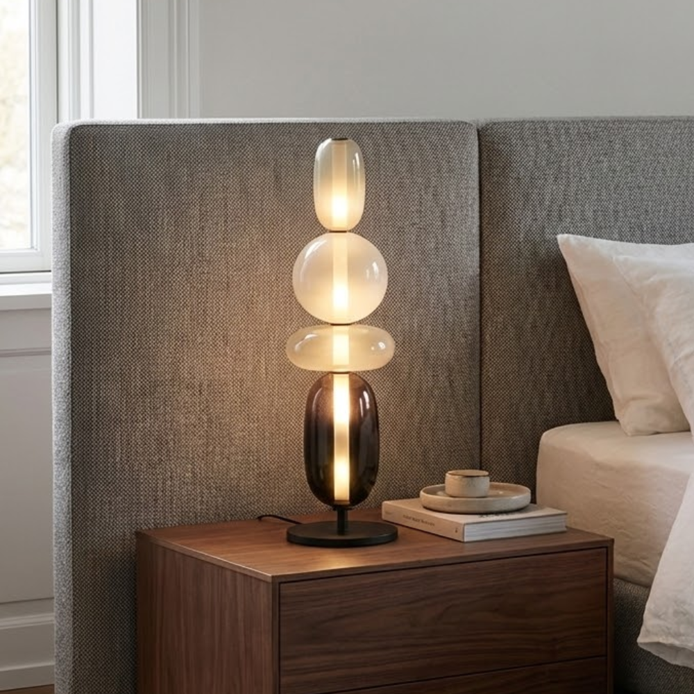 Pebbles glasbordlampe med integreret LED-belysning