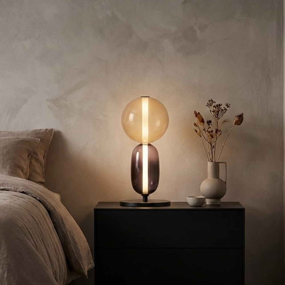 Pebbles glasbordlampe med integreret LED-belysning