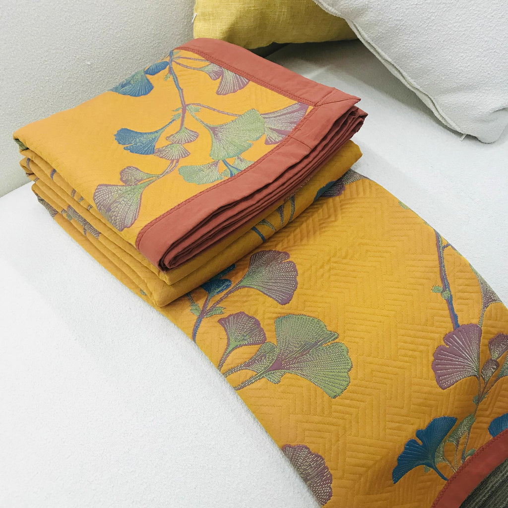 Elegáns, kétoldalas jacquard paplan — megfordítható kialakítás, egyenletes hőszigetelés