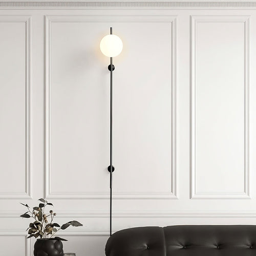 Lampada da parete LED chic con vetro bianco e struttura in metallo nero