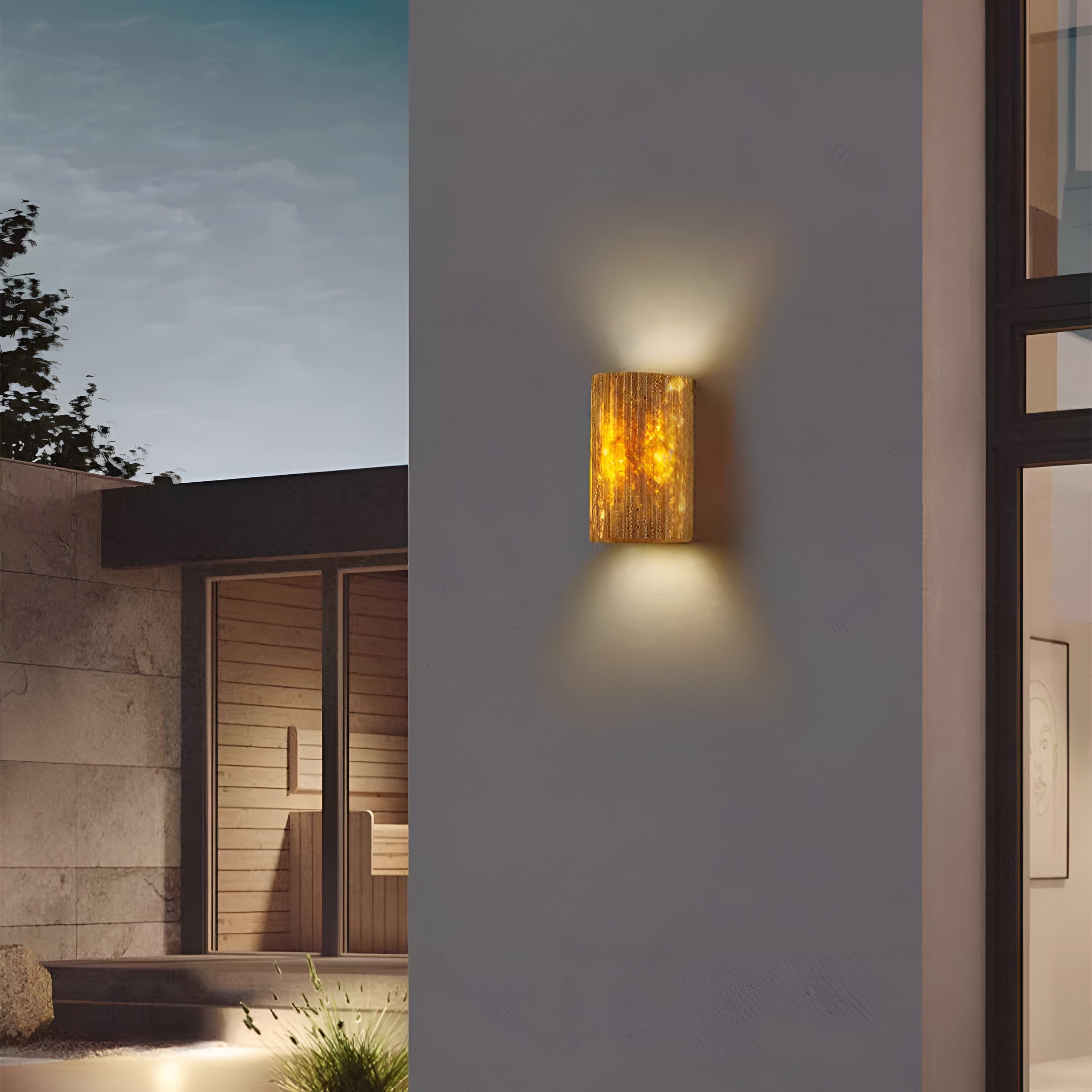 Gul travertin udendørs væglampe med opad- og nedadrettede LED'er til have og terrasse