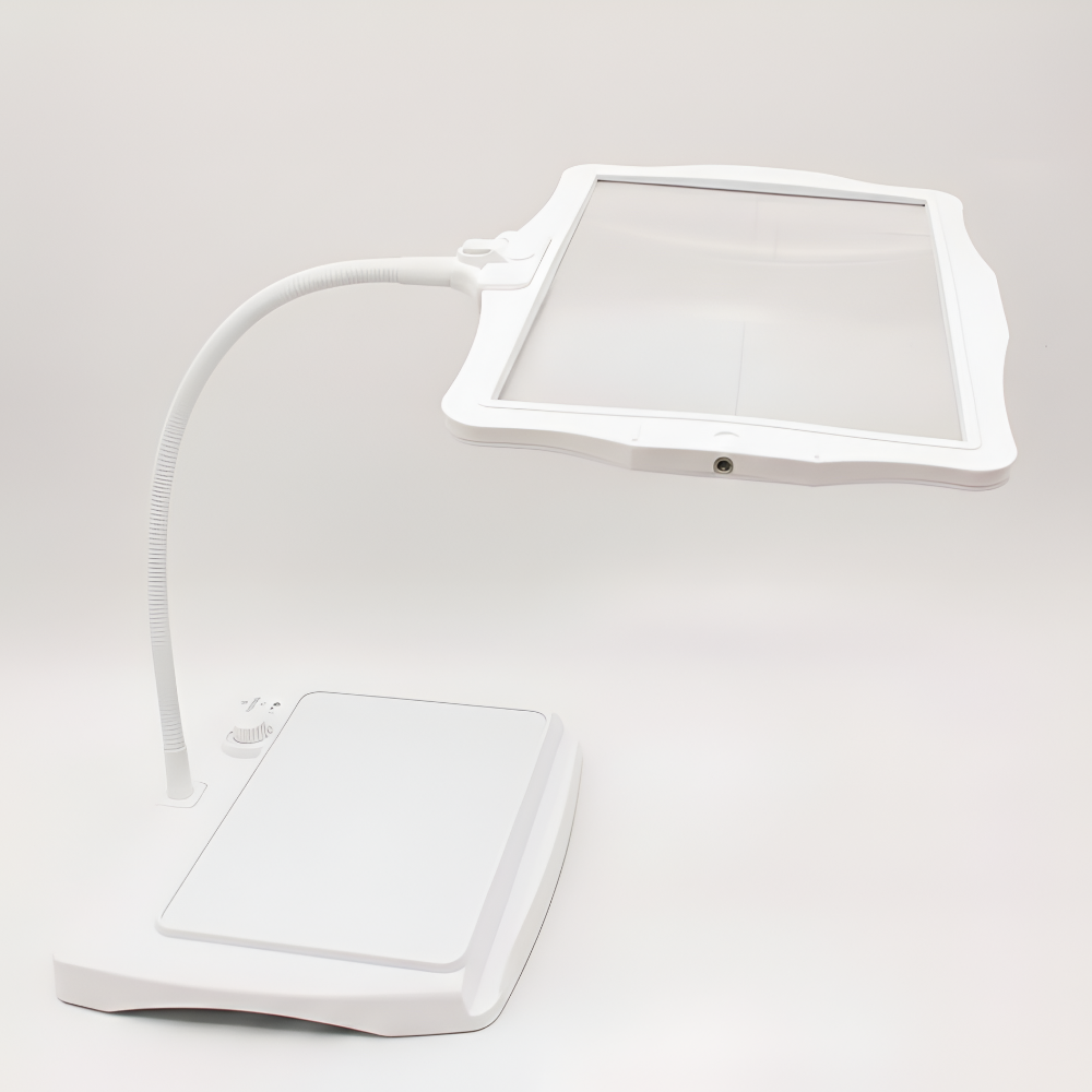 Candeeiro de secretária com lupa ajustável — Iluminação direcionada, base estável